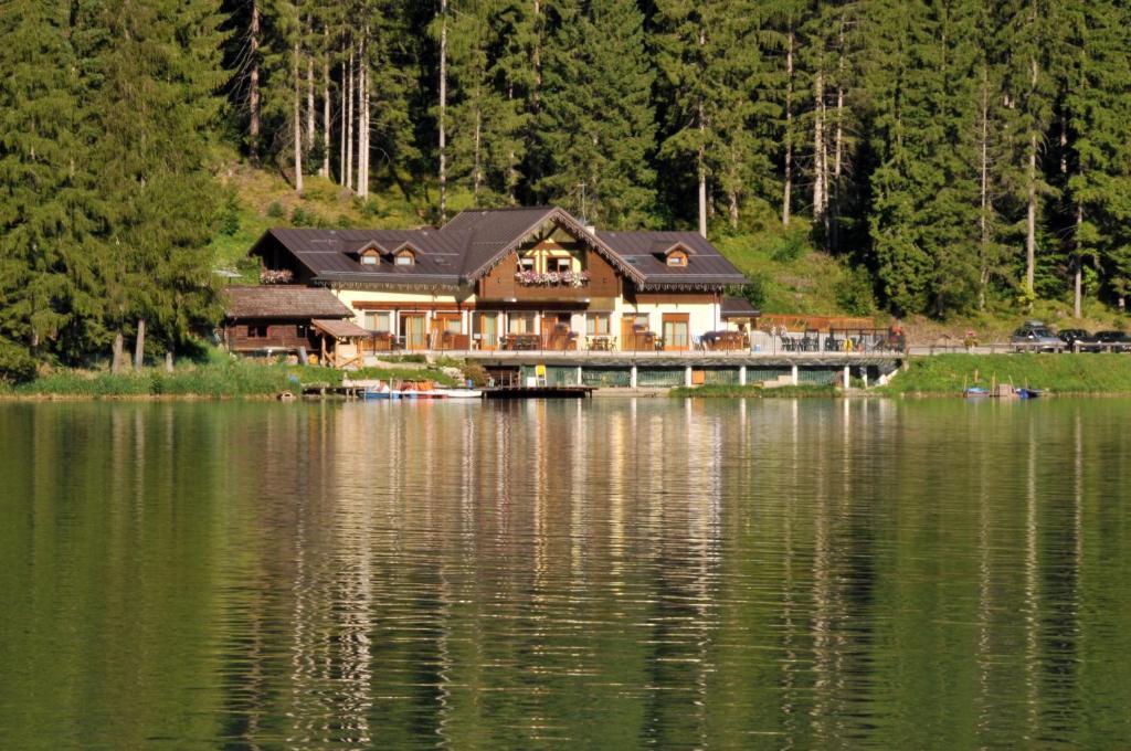 Appartamenti Chalet Al Lago อัลเลเก ภายนอก รูปภาพ